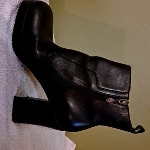 Harley Boots in Black leather worn 1 time. Like new...women's size 8